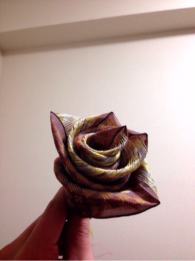 畳の縁で薔薇のコサージュを 奈良県で国産畳の事なら橿原市ふくもと畳店へ